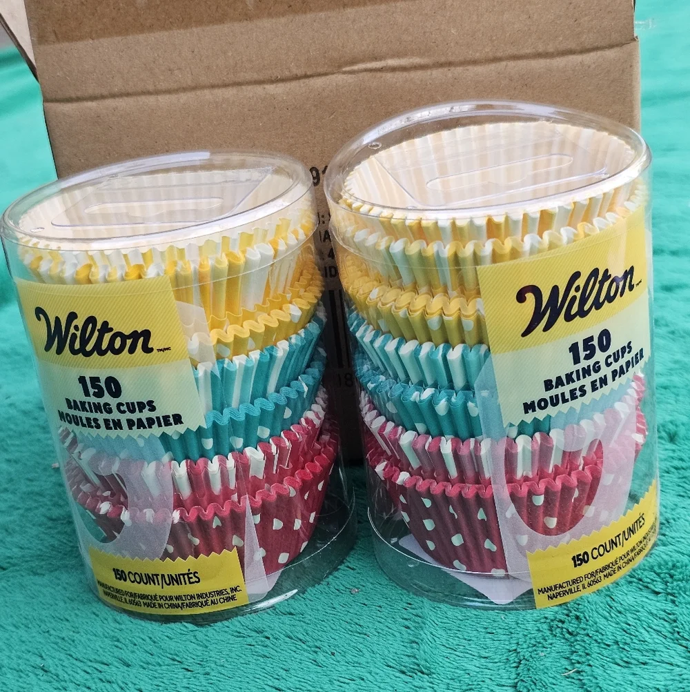 2 Sets Of Wilton Polka Dot Baking Cups 150 Count X 2